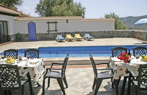 Sayalonga House | 5 bedroom accommodation in Sayalonga