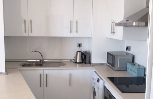 Torrox Apartment | 5* Rated Luxury Apartment~Free WiFi~AirCon~Close to Beach~Walk to Restaurants.