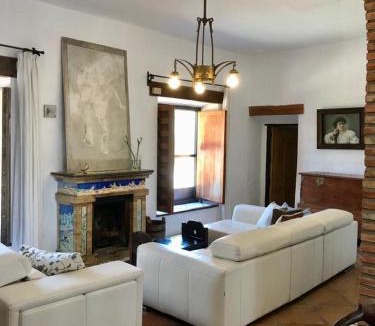 Recas House | A 30 min del Puy de Fou y Toledo con piscina, bbcoa, AC, free Wifi, jardín, terraza con magníficas vistas