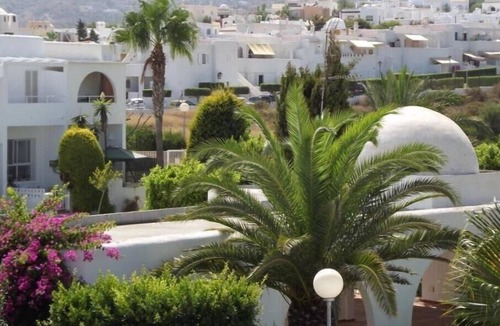 La Parata House | A beautiful 2-bedroom south-facing townhouse five-minutes walk from the beach