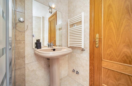 Pozuelo de Alarcon Ski Chalet | A Casa Grande CASA CAFE MADRID 20 PERSONAS