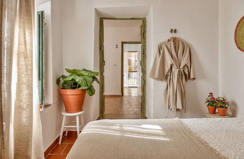 Canillas de Aceituno Bed & Breakfast | A Home Away From Home: Encanto Guesthouse
