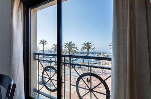 Caleta de Velez Apartment | A&N Caleta de Vélez Marina Retreat
