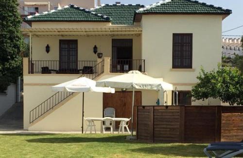 Torre de Benagalbon House | A orillas del mar