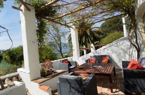 Montecorto Villa | A stylishly converted farmhouse close to Ronda with included daily housekeeping