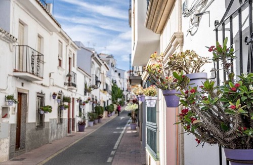 Historic Center of Estepona Apartment | A2- Seaclub Suites by roomservices