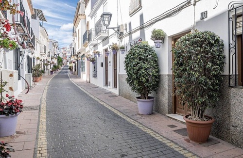 Historic Center of Estepona Apartment | A6- Seaclub suites by Roomservices