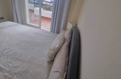 Puerto de la Duquesa Condo | acogedor apartamento con vista al mar en Manilva