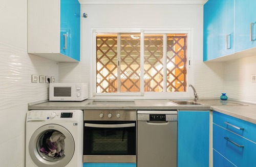 Algeciras House | Acogedor Hogar en Cádiz con Patio y Amenidades Deportivas