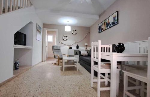 Chiclana de la Frontera House | Adosado a 200 metros de la playa en urbanización Las Arenas