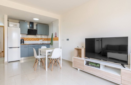 Atarfe Apartment | 'Ágora Alhambra' Apartment with Mountain Views, Shared Pool, and Air Conditioning