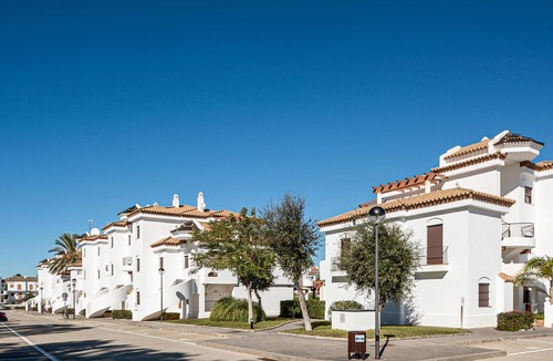 Poblado de Sancti Petri Apartment | Air-conditioned apartment in Chiclana, near the beach