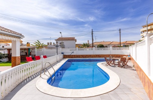 Rincon de la Victoria House | Air-Conditioned Villa "Mascota Rincón de la Victoria" with Pool, Garden & Wi-Fi