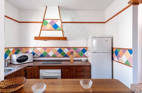 Zahora House | Air-conditioned Holiday Home with Patio, Pool, Wi-Fi and Lawn