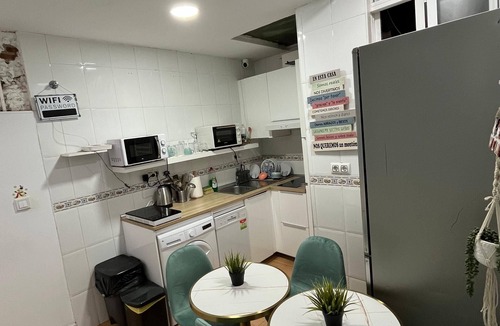 Feria House | airbhouse private rooms & apartments