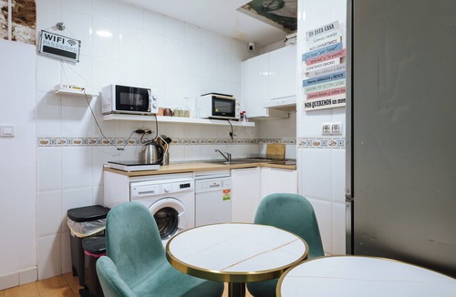 Feria House | airbhouse private rooms & apartments