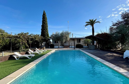 Arahal Ski Chalet | Alba cottages (Casa rural Castillo) with private swimming pool.