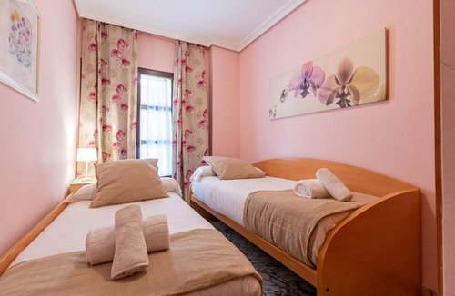 Alfalfa Apartment | Alfalfa Deluxe Suite by Valcambre