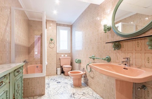 Alfalfa Apartment | Alfalfa Deluxe Suite by Valcambre