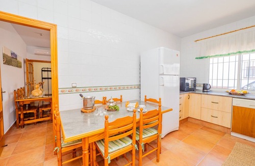Alhaurin de la Torre Cottage | Alhaurín Riad Villa with Pool & BBQ