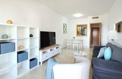 Aguadulce Apartment | Alkan Suites con terraza en 1º linea de playa y piscina
