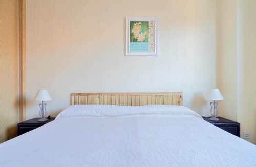 R.E.N.F.E. Apartment | Alterhome Apartamento con piscina María Zambrano