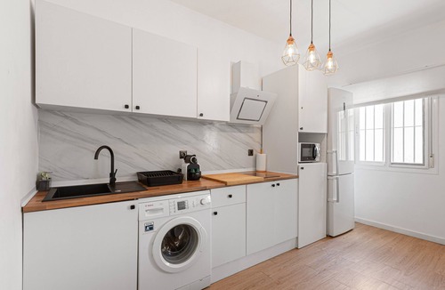 Bailen-Miraflores House | Amazon Málaga Apartments: Comfort and Tranquility Near the Beach and City Center