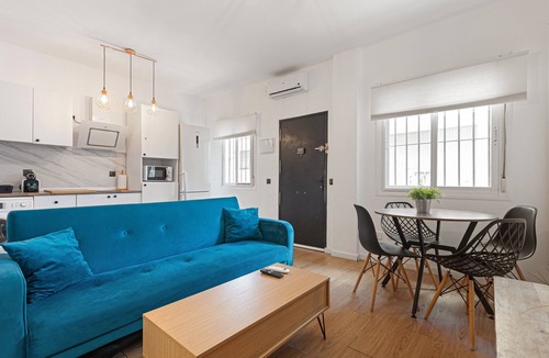 Bailen-Miraflores House | Amazon Málaga Apartments: Comfort and Tranquility Near the Beach and City Center