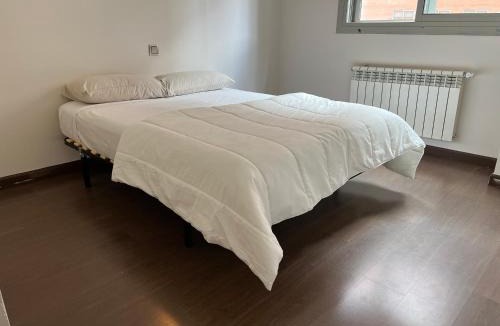 Almendrales Apartment | Amplio apartamento a 15 minutos de la Puerta del Sol