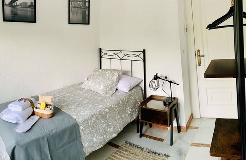 Beiro Apartment | Amplio Apartamento a un Minuto de la Estación de AVE de Granada