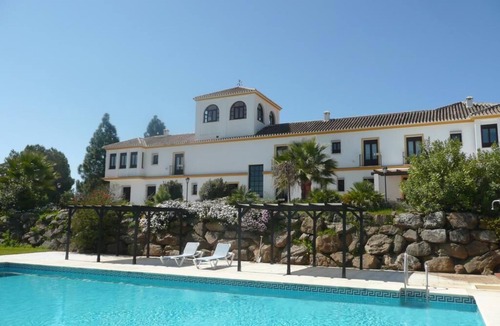 Almogia House | An Experience in Beauty, and Tranquility,