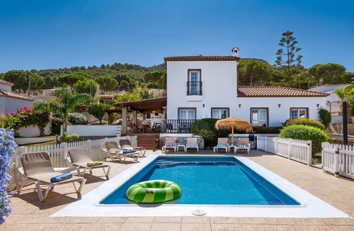 Pinos de Alhaurin Villa | Andalusian Villa with Heated Pool and Space for 11 Guests