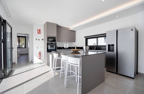 Poblado Sancti Petri Villa | Andrea Sea Villa with Private Pool, Gym & Wi-Fi