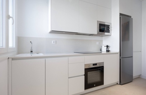 Poblado de Sancti Petri Apartment | Apartamento 'Los Drogos, Edificio A, Bajo C' con piscina, jardín y Wi-Fi compartidos