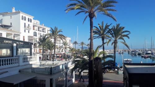 Castillo de Sabinillas Apartment | Apartamento 409 Marina Real Puerto de la Duquesa playa