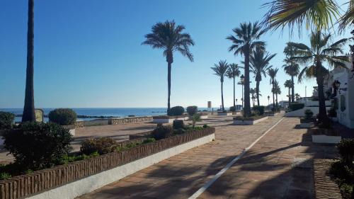Castillo de Sabinillas Apartment | Apartamento 409 Marina Real Puerto de la Duquesa playa