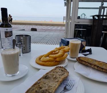 Almeria Apartment | Apartamento a 50 m del mar con aire acondicionado y WiFi, Ideal familias,parejas