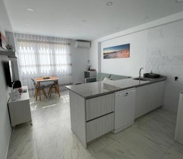 Almeria Apartment | Apartamento a 50 m del mar con aire acondicionado y WiFi, Ideal familias,parejas