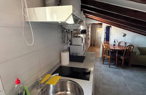Embajadores Apartment | Apartamento Bien Equipado por Meses en Madrid Zona Plaza Cascorro