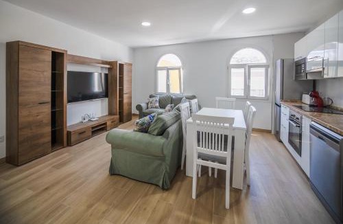Algeciras Apartment | Apartamento centro ciudad patio cuarenta 2A