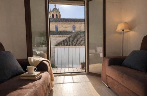 Santa Marina Apartment | Apartamento con vistas a iglesia historica Centro Cordoba 6 huespedes
