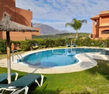 Buenas Noches Apartment | Apartamento de tres dormitorios muy espacioso con jardines y piscinas