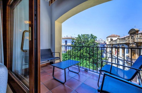 La Trinidad-San Juan y Todos los Santos Apartment | Apartamento en el Centro con Parking y Terraza