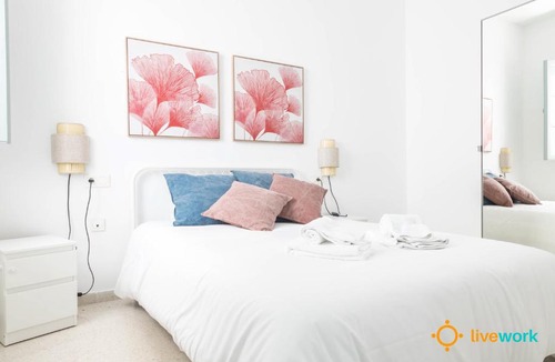 Old Town Apartment | Apartamento Floral by LiveWork