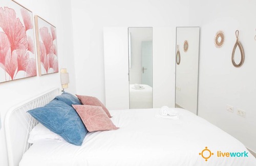 Old Town Apartment | Apartamento Floral by LiveWork