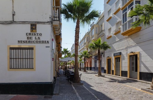 Old Town Apartment | Apartamento La PALMA free parking by Cadiz4Rentals