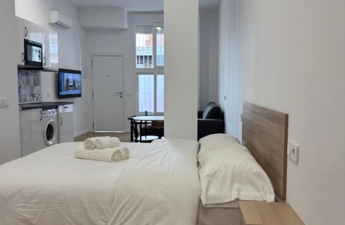 Los Tilos Apartment | APARTAMENTOS ZONA 2 justo al lado de la ESTACIÓN DE TREN Y BUS MARÍA ZAMBRANO