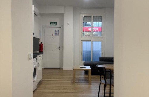 Los Tilos Apartment | APARTAMENTOS ZONA 5 Justo al lado de la ESTACIÓN DE TREN Y BUS MARÍA ZAMBRANO