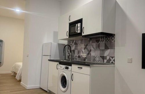 Los Tilos Apartment | APARTAMENTOS ZONA 5 Justo al lado de la ESTACIÓN DE TREN Y BUS MARÍA ZAMBRANO
