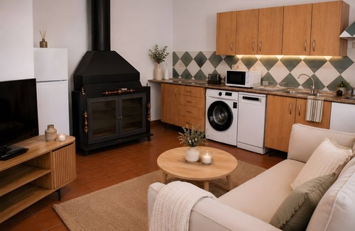 Sorihuela del Guadalimar Villa | Apartment 'Casa Manuela' with Mountain Views, Wi-Fi and Air Conditioning